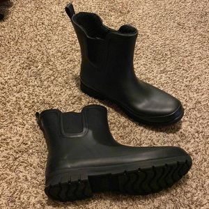 NWOB Eddie Bauer Faux Fur Lined Chelsea Style Rain boots Snow boots